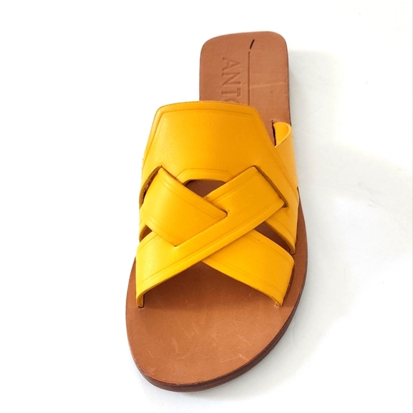 Antonio Melani Lynnley Leather Mustard Flat Sandals Size 6.5 - Picture 2 of 7